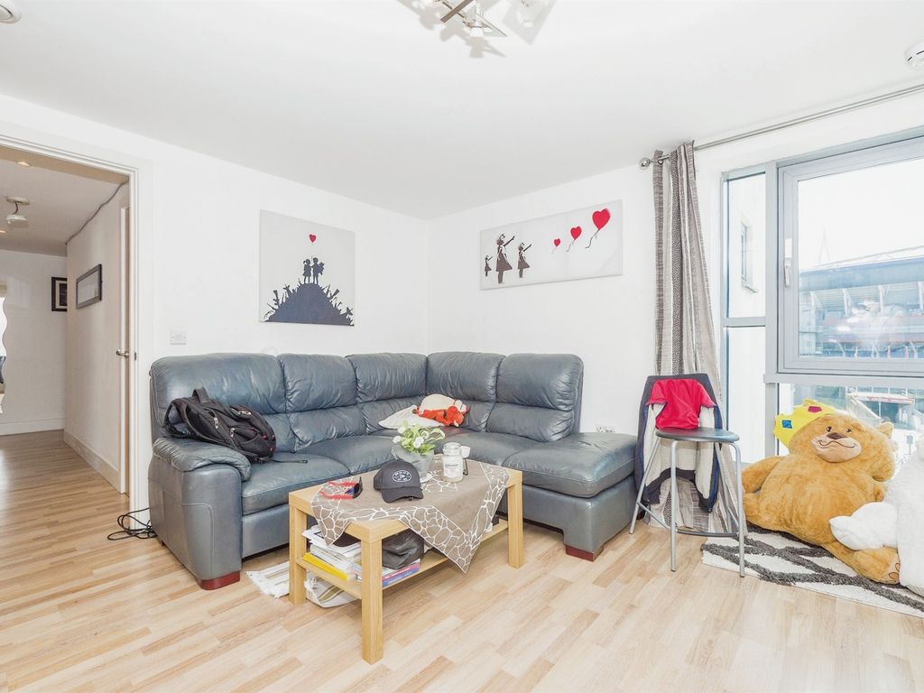 2 bed flat for sale in Golate Street, Cardiff CF10, £175,000