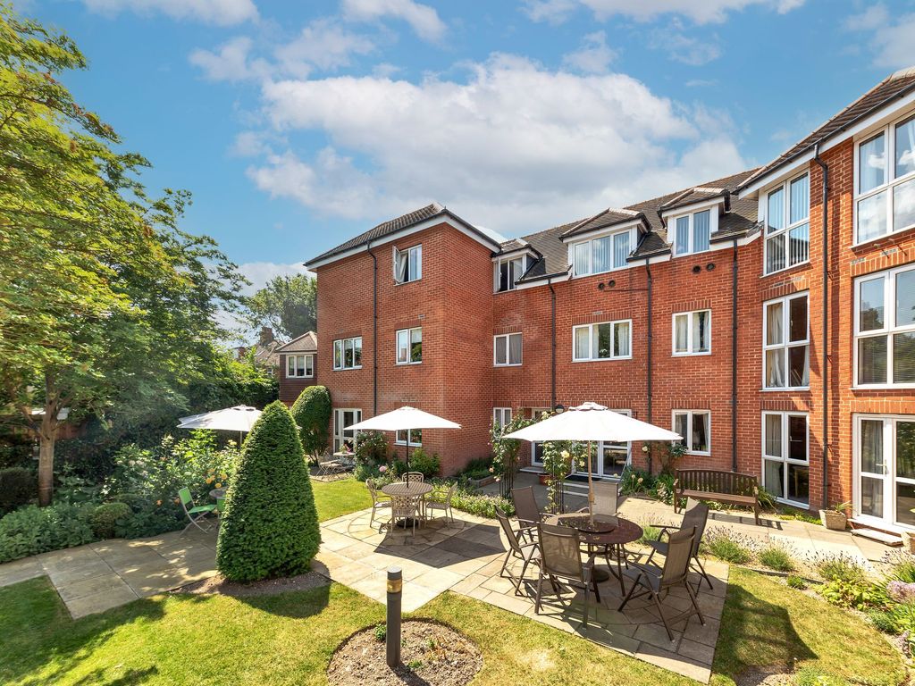 1 bed flat for sale in Collingwood Court, Royston SG8, £150,000
