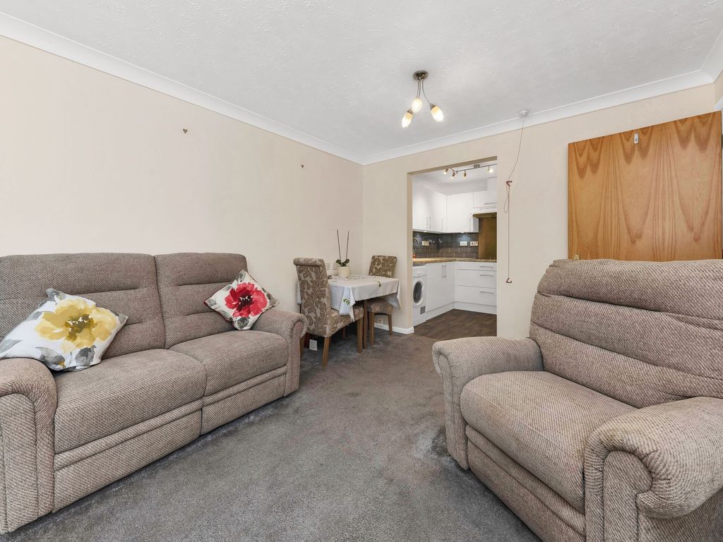 1 bed flat for sale in Collingwood Court, Royston SG8, £150,000