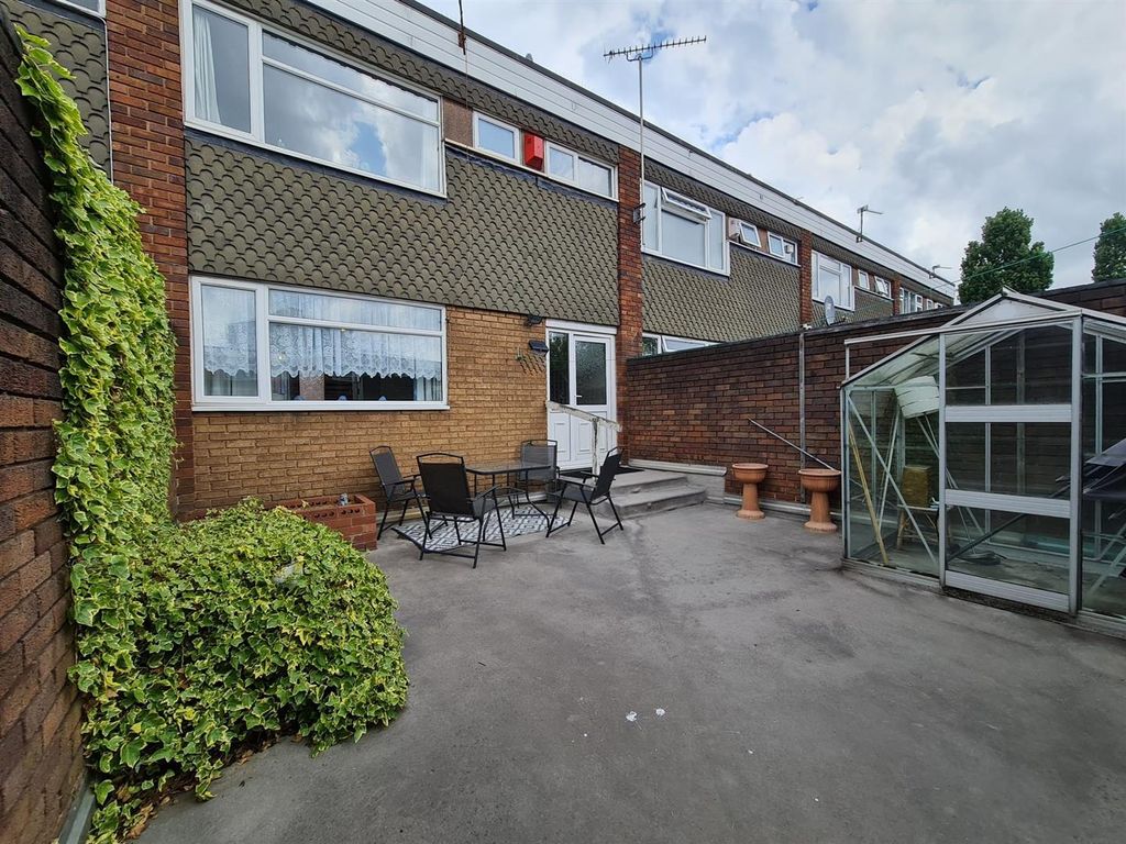 3 bed flat for sale in Leamore Lane, Walsall WS3, £110,000
