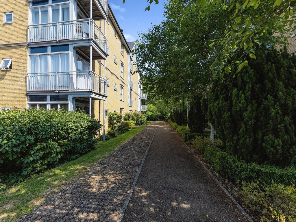 2 bed flat for sale in Bingley Court, Canterbury CT1, £200,000