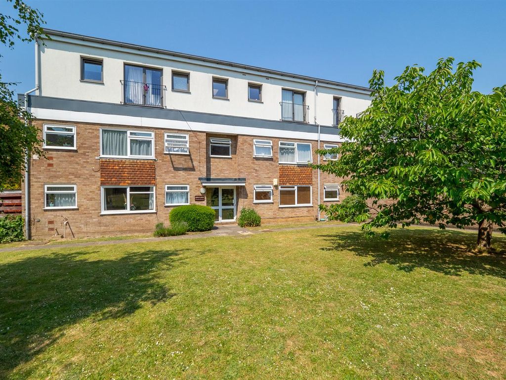 2 bed flat for sale in St. James Road, Sutton SM1, £280,000