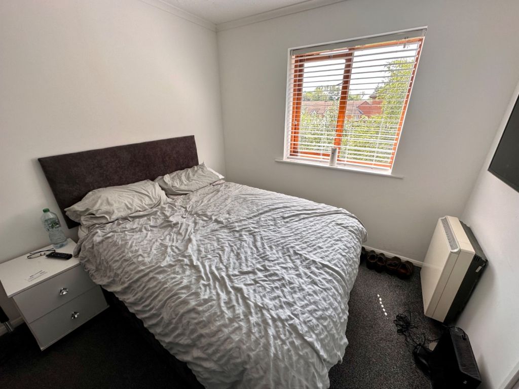1 bed flat for sale in Gillett Close, Nuneaton CV11, £93,000
