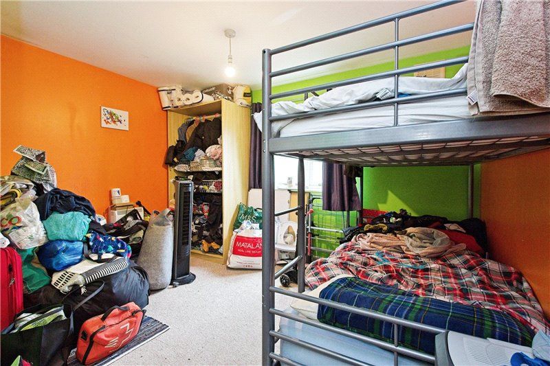 2 bed flat for sale in Plumstead Road, London SE18, £275,000