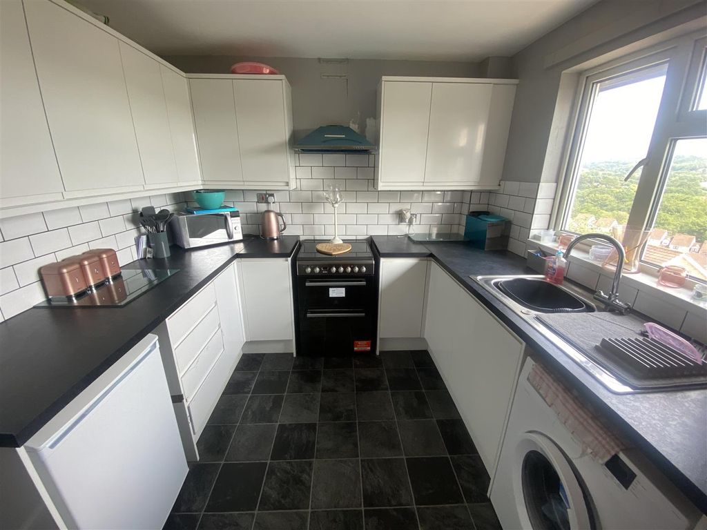 3 bed end terrace house for sale in Elford Crescent, Plympton, Plymouth PL7, £200,000