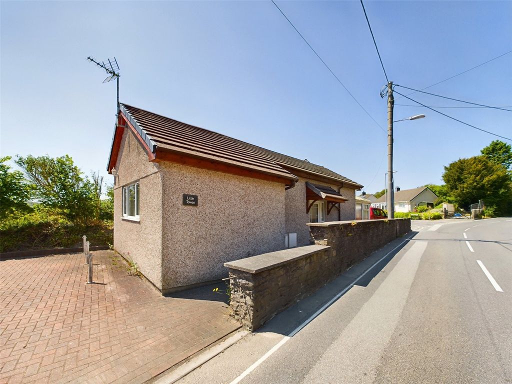 1 bed bungalow for sale in Beacon Road, Bodmin PL31, £160,000