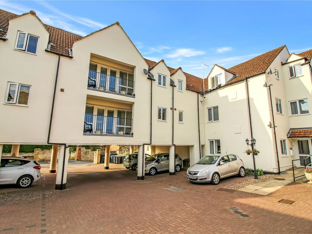 1 bed flat for sale in High Street, Purton, Swindon, Wiltshire SN5, £110,000