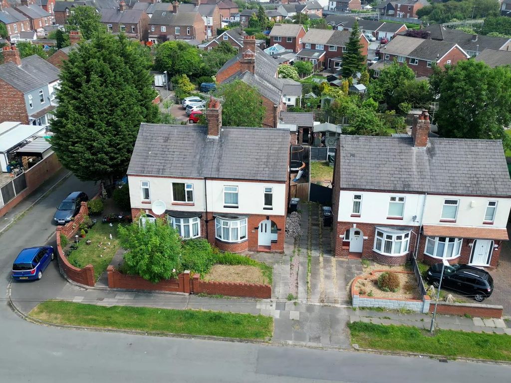 3 bed property for sale in Singleton Avenue, Crewe CW1, £180,000