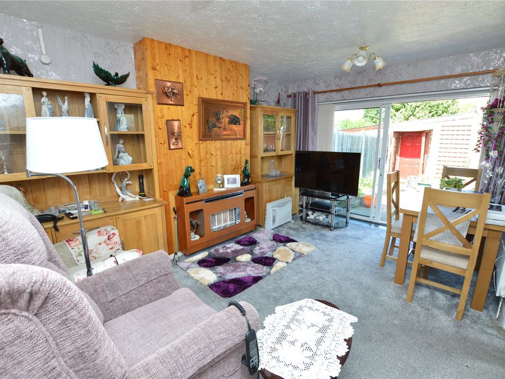 2 bed bungalow for sale in Cemetery Road, Houghton Regis, Dunstable LU5, £300,000