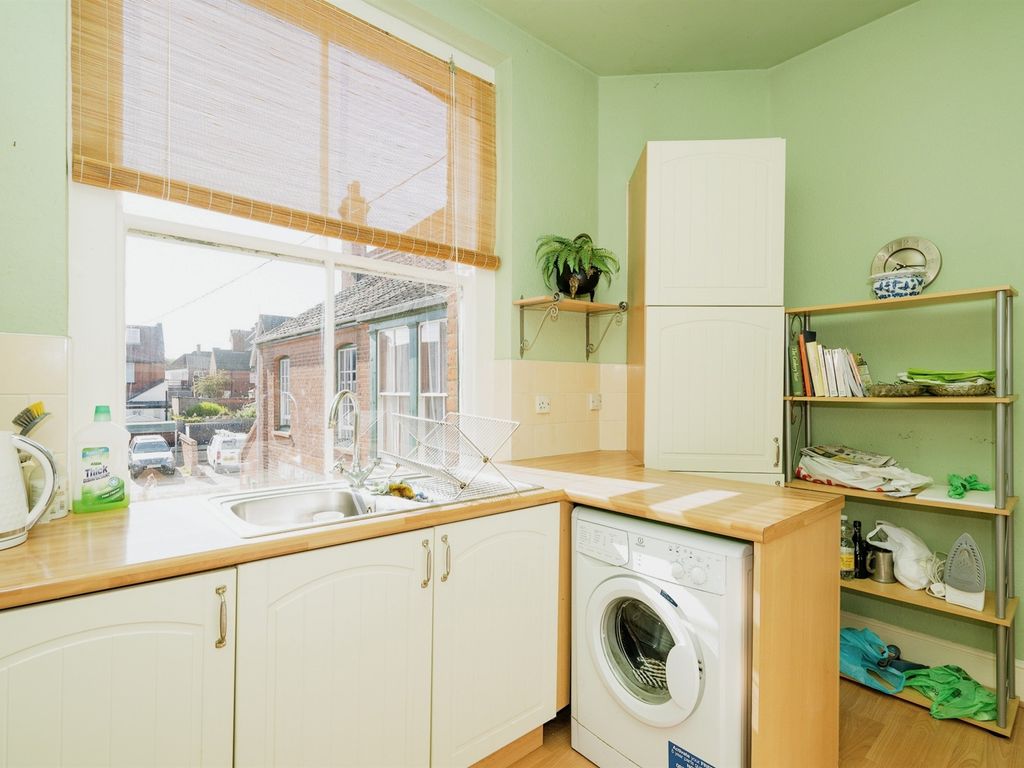 1 bed flat for sale in Church Street, Cromer NR27, £130,000