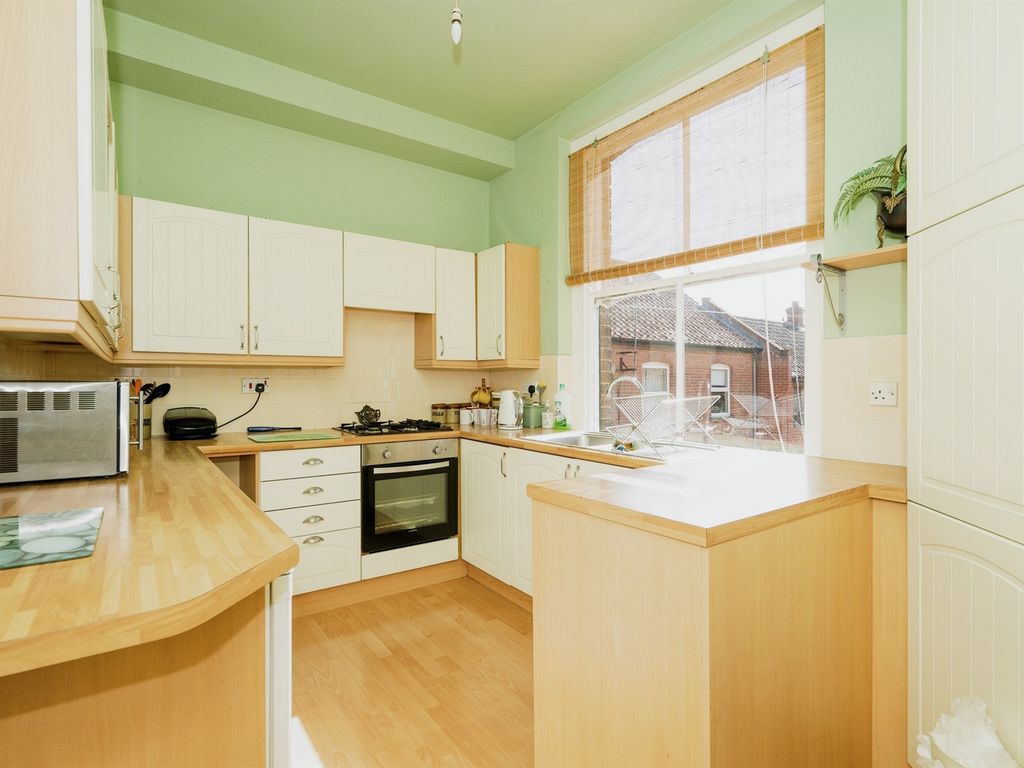 1 bed flat for sale in Church Street, Cromer NR27, £130,000