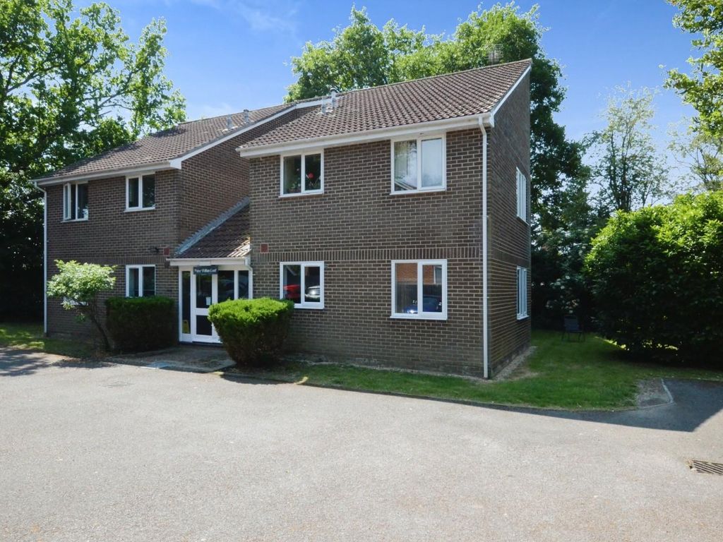 1 bed flat for sale in Itchen Avenue, Bishopstoke, Eastleigh SO50, £110,000