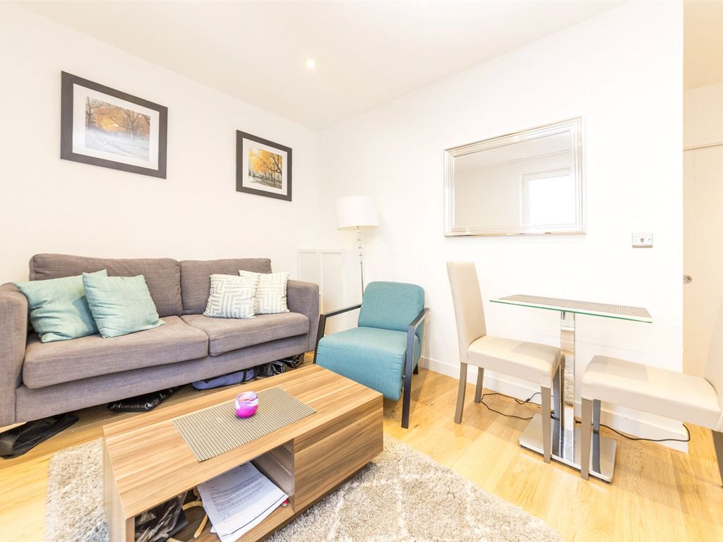 1 bed flat for sale in Union House, 23 Clayton Road, Hayes UB3, £250,000