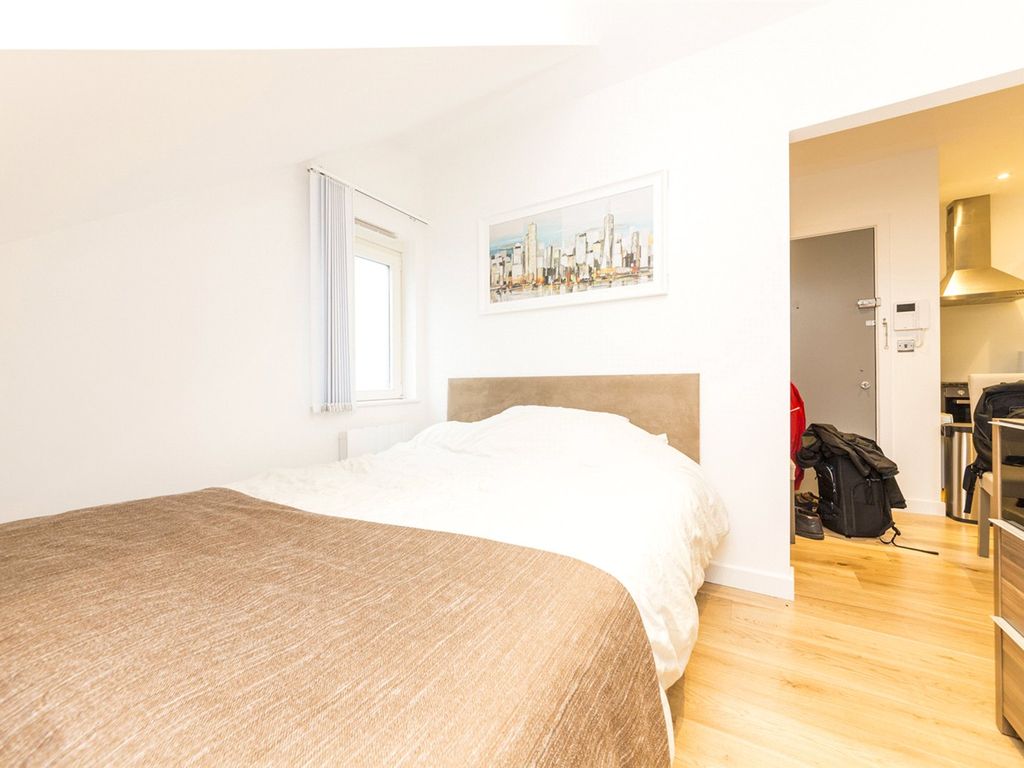 1 bed flat for sale in Union House, 23 Clayton Road, Hayes UB3, £250,000