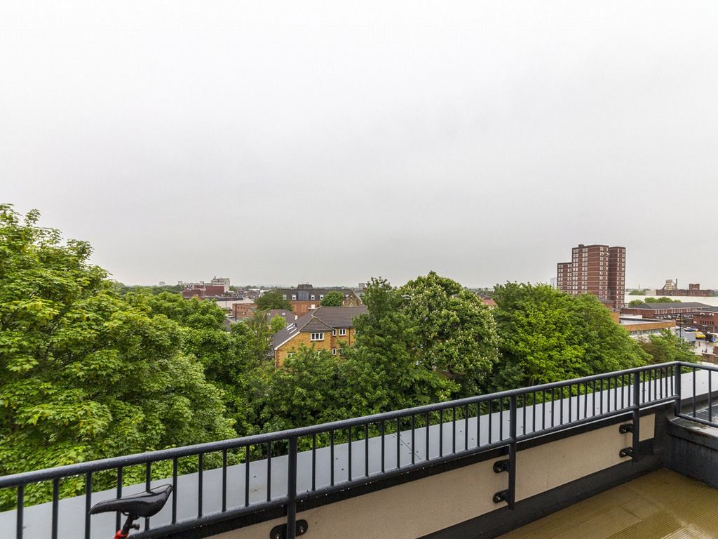 1 bed flat for sale in Union House, 23 Clayton Road, Hayes UB3, £250,000