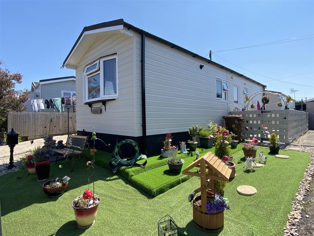2 bed mobile/park home for sale in Ninelands Mobile Home Park, Elmsdale Road, Hartshorne, Swadlincote DE11, £70,000