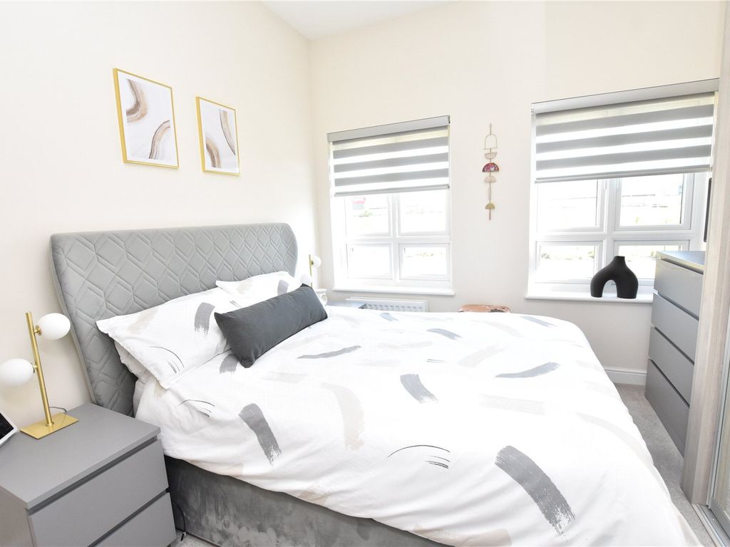 2 bed flat for sale in Brodsworth Close, Leeds, West Yorkshire LS15, £245,000