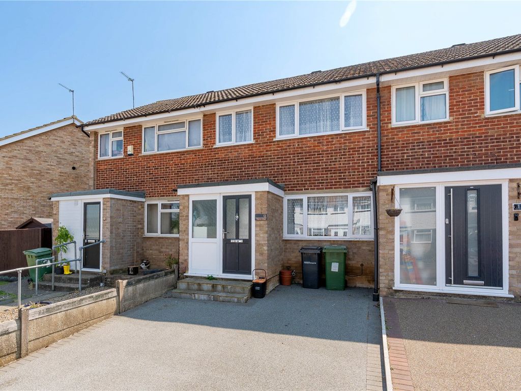 3 bed terraced house for sale in Higham Close, Maidstone ME15, £290,000