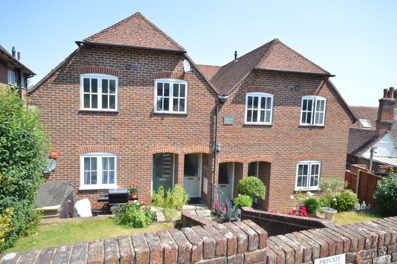 2 bed maisonette for sale in Hales Field, Haslemere GU27, £240,000