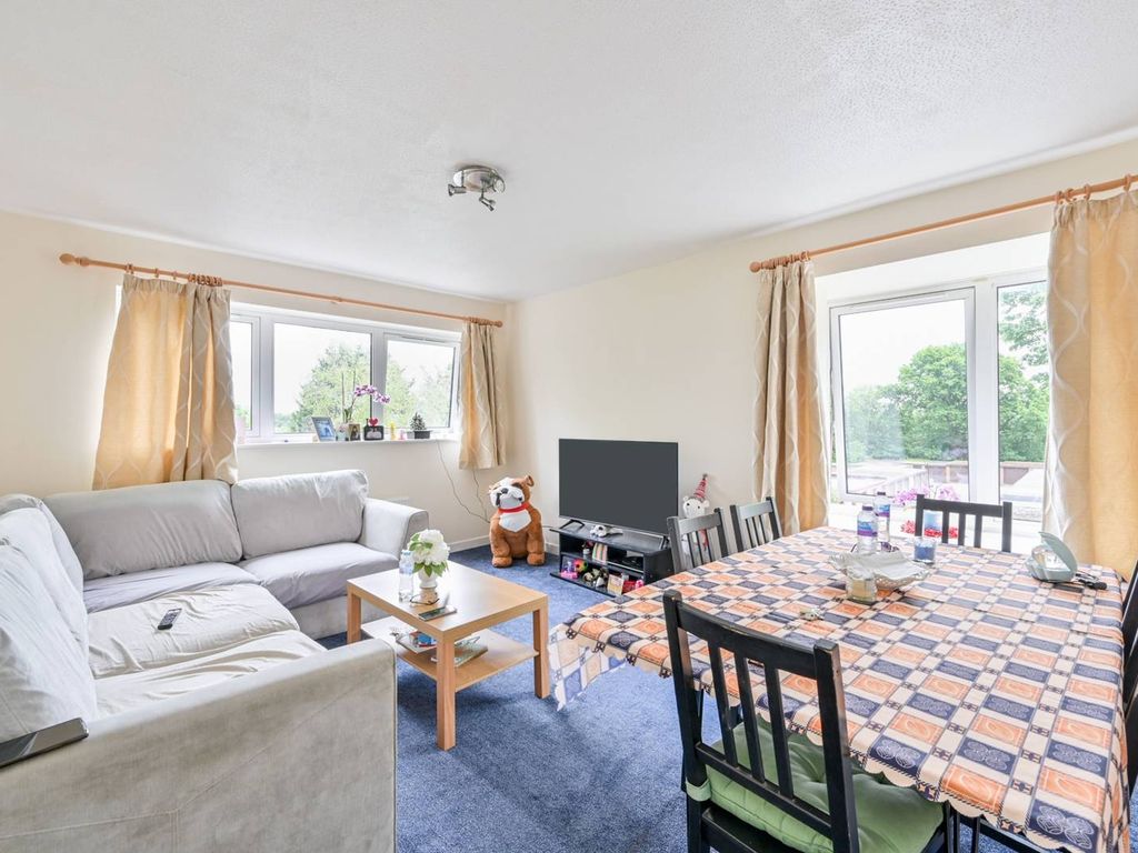 1 bed flat for sale in Whitehaven Close, Bromley BR2, £265,000