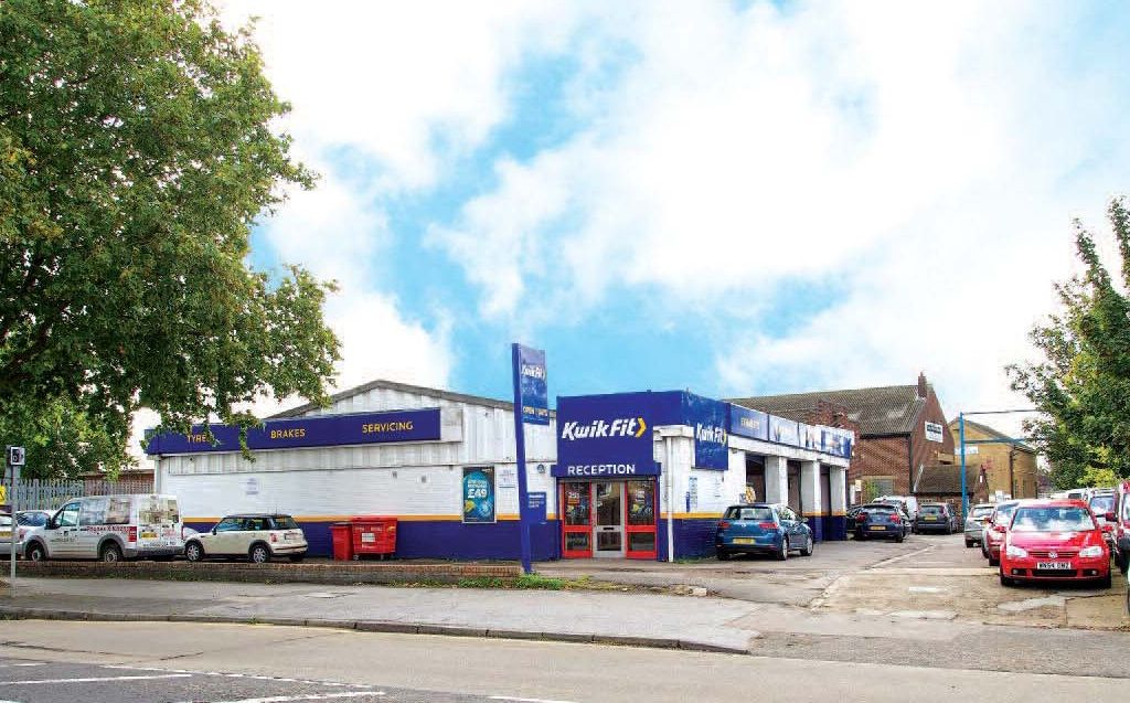 Retail premises for sale in London Road, Dartford DA2, £975,000
