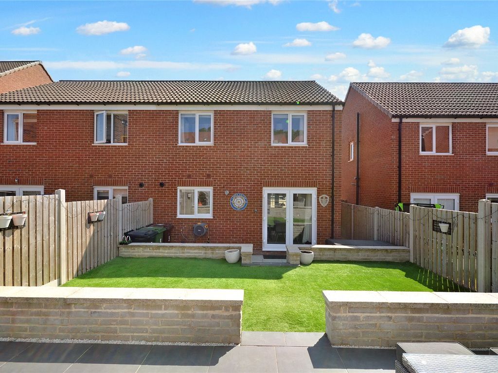 3 bed semi-detached house for sale in Goldfinch View, Kippax, Leeds, West Yorkshire LS25, £260,000
