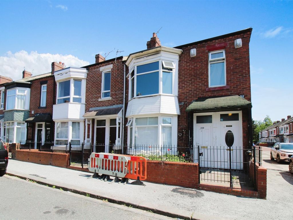 2 bed flat for sale in Dean Road, South Shields NE33, £68,000