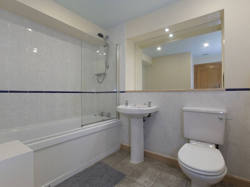 1 bed flat for sale in Commercial Street, Edinburgh EH6, £180,000