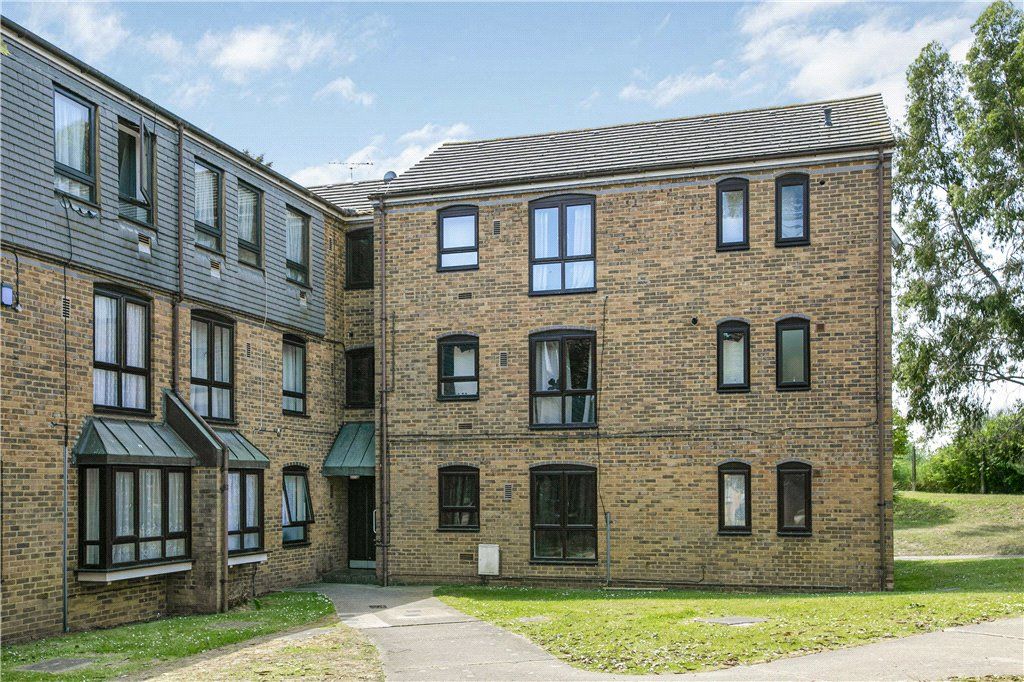 1 bed flat for sale in Stanley Road, Hounslow TW3, £249,950