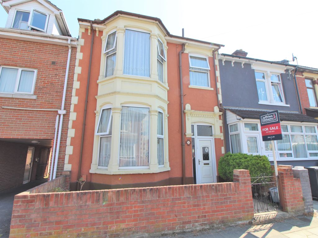4 bed terraced house for sale in Queens Road, Portsmouth PO2, £299,995