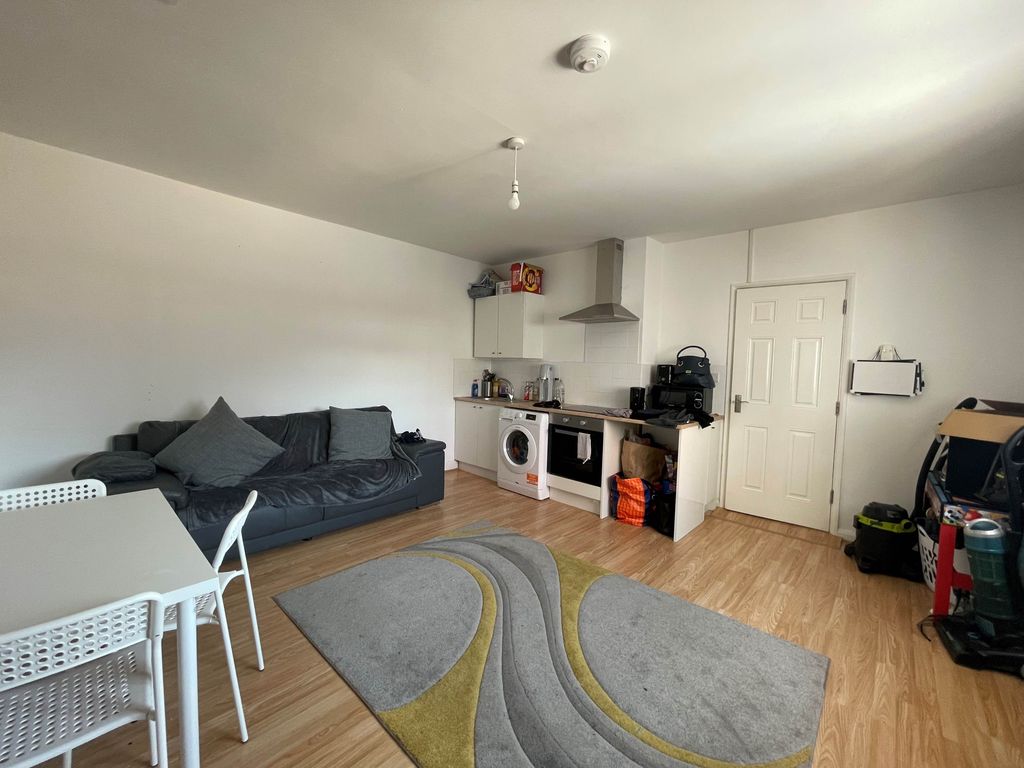 1 bed flat for sale in Seasideseaside, Eastbourne BN22, £132,500