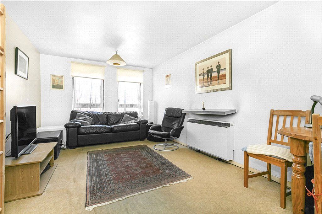 1 bed flat for sale in Stanley Road, Hounslow TW3, £194,963