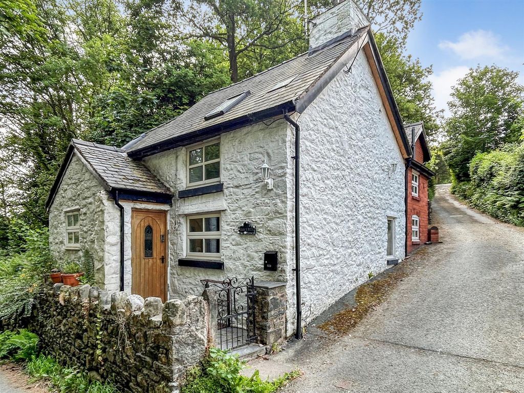 2 bed cottage for sale in Llanrhaeadr Ym Mochnant, Oswestry SY10, £150,000
