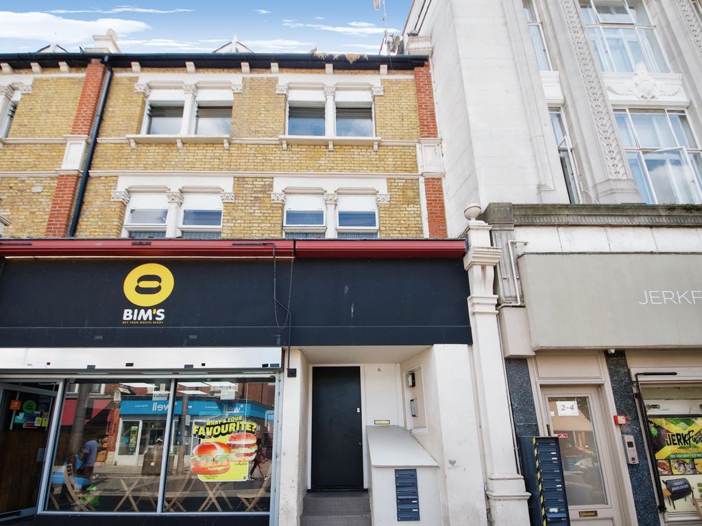 1 bed flat for sale in High Street, London E17, £200,000