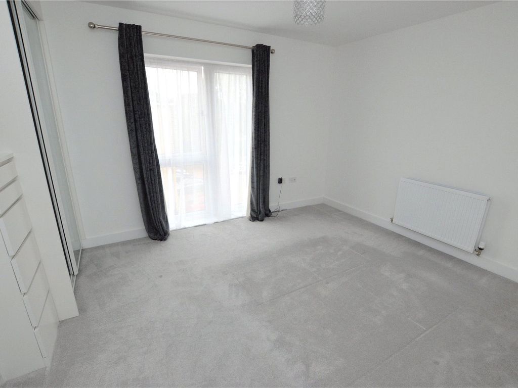 2 bed flat for sale in Sidings Way, Dunstable, Bedfordshire LU6, £112,500