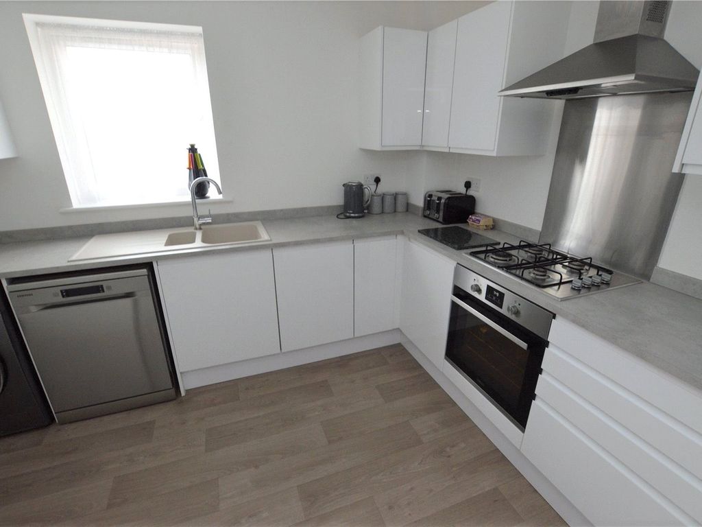 2 bed flat for sale in Sidings Way, Dunstable, Bedfordshire LU6, £112,500