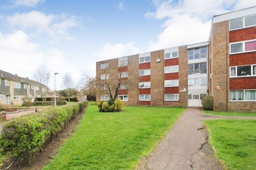 1 bed flat for sale in Aelfric Court, Dearne Walk, Bedford MK41, £120,000