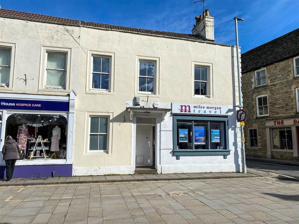 1 bed flat for sale in Market Cross, Malmesbury SN16, £160,000