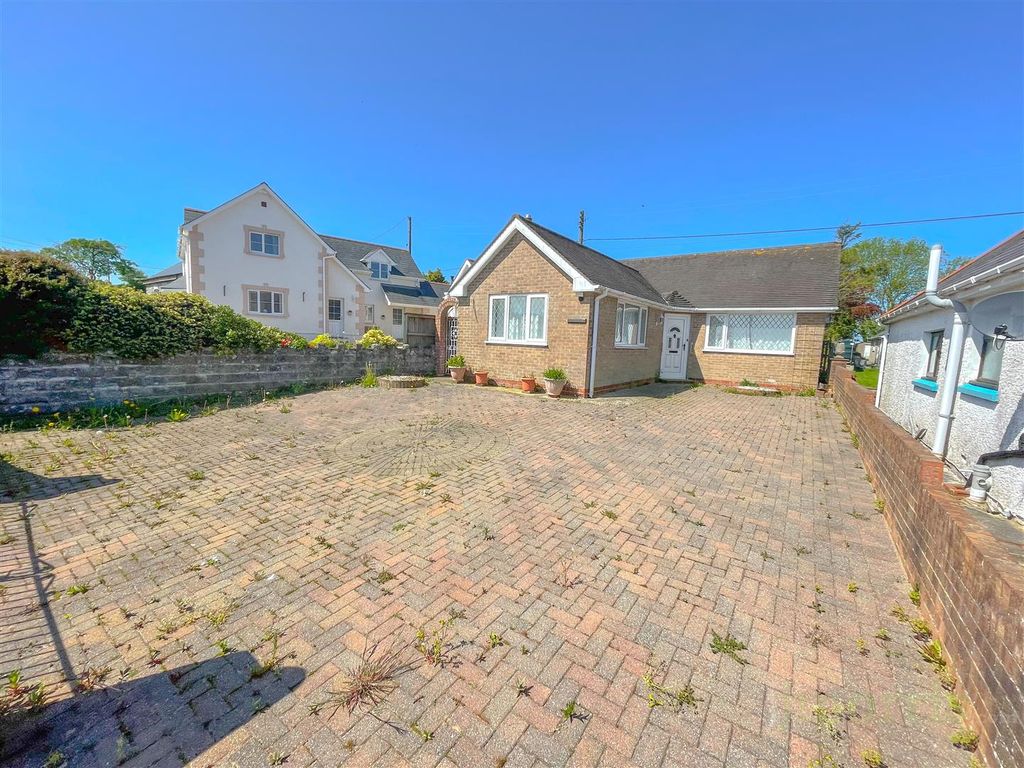 3 bed detached bungalow for sale in Parcllyn, Cardigan SA43, £239,950
