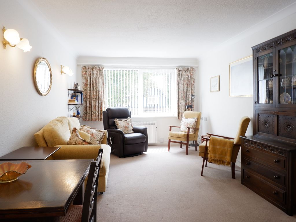 1 bed flat for sale in Upper Holland Road, Sutton Coldfield B72, £70,000