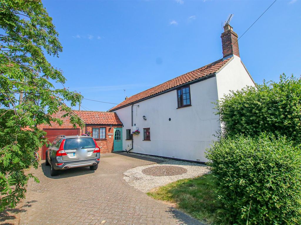 3 bed cottage for sale in The Street, Hevingham, Norwich NR10, £280,000