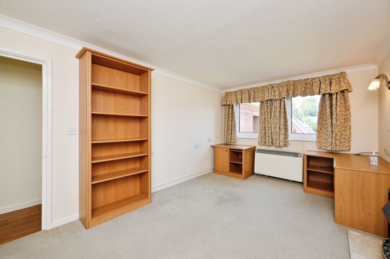 1 bed flat for sale in Belvedere Court, Hoddesdon EN11, £180,000