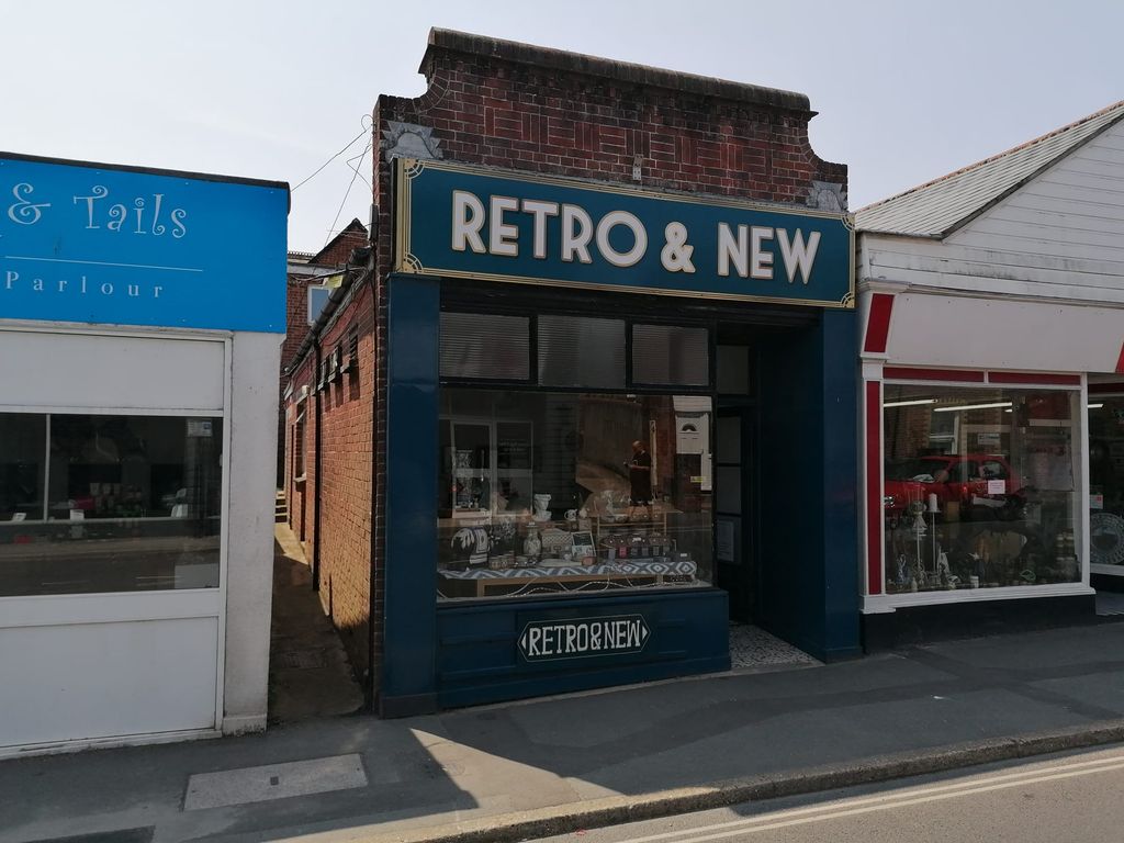Retail premises for sale in Avenue Road, Freshwater PO40, Non quoting