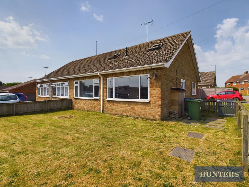 3 bed semi-detached bungalow for sale in The Crescent, Burton Fleming, Driffield YO25, £175,000