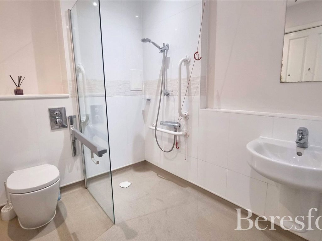 1 bed flat for sale in Dreywood Court, 53 Squirrels Heath Lane RM2, £165,000