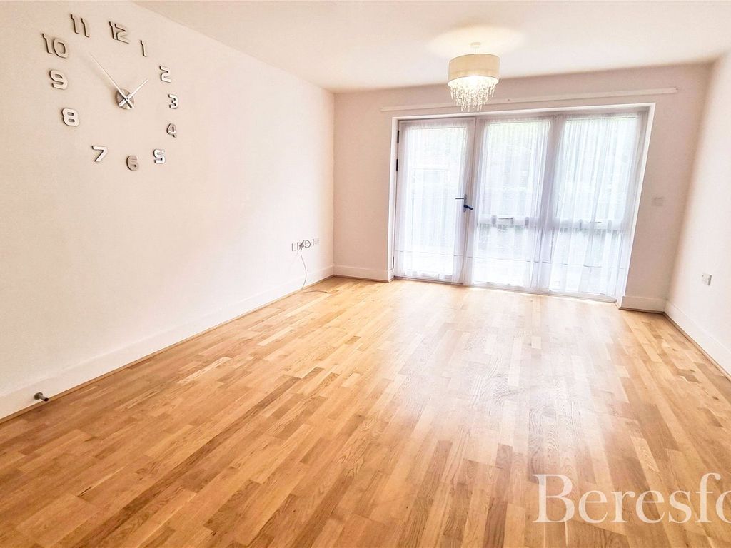 1 bed flat for sale in Dreywood Court, 53 Squirrels Heath Lane RM2, £165,000