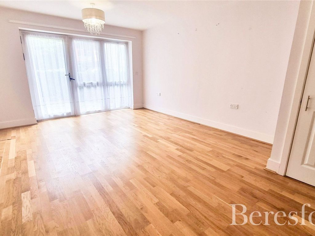 1 bed flat for sale in Dreywood Court, 53 Squirrels Heath Lane RM2, £165,000