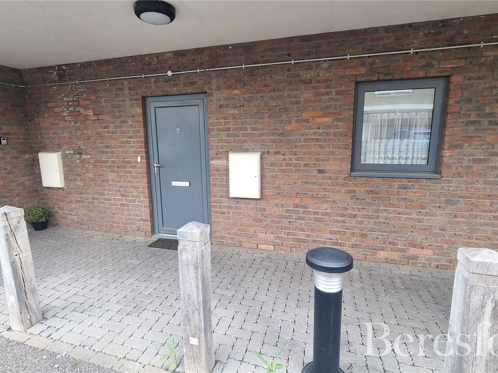 1 bed flat for sale in Dreywood Court, 53 Squirrels Heath Lane RM2, £165,000