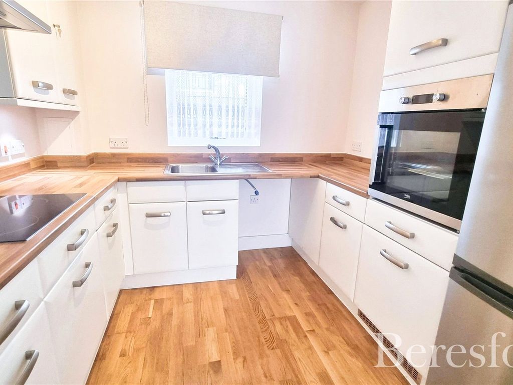 1 bed flat for sale in Dreywood Court, 53 Squirrels Heath Lane RM2, £165,000