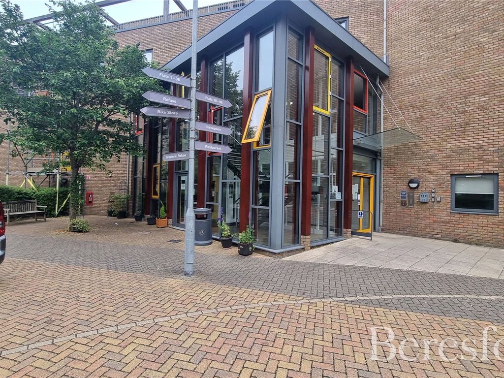 1 bed flat for sale in Dreywood Court, 53 Squirrels Heath Lane RM2, £165,000